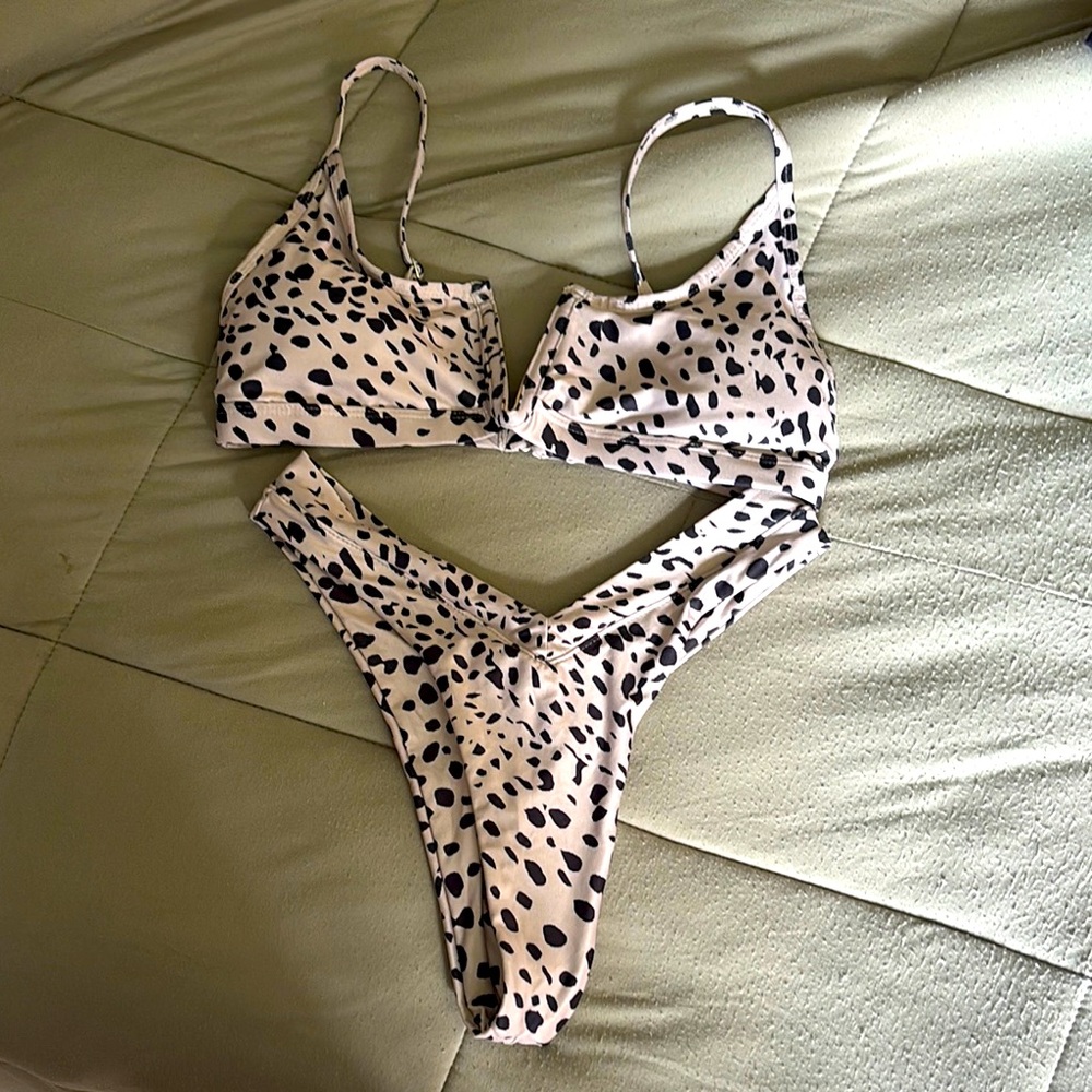 NWT ONEONE BIKINI